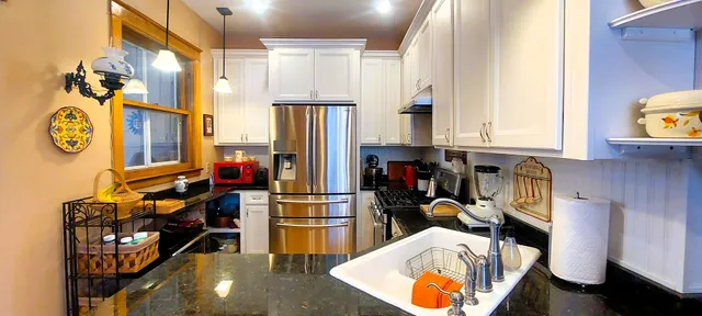 $519,000 | 10101 South Hoyne Avenue, Chicago, IL 60643