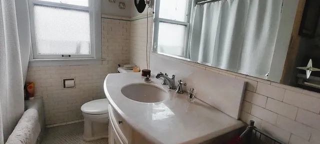 $519,000 | 10101 South Hoyne Avenue, Chicago, IL 60643