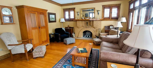 $519,000 | 10101 South Hoyne Avenue, Chicago, IL 60643