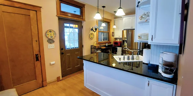 $519,000 | 10101 South Hoyne Avenue, Chicago, IL 60643