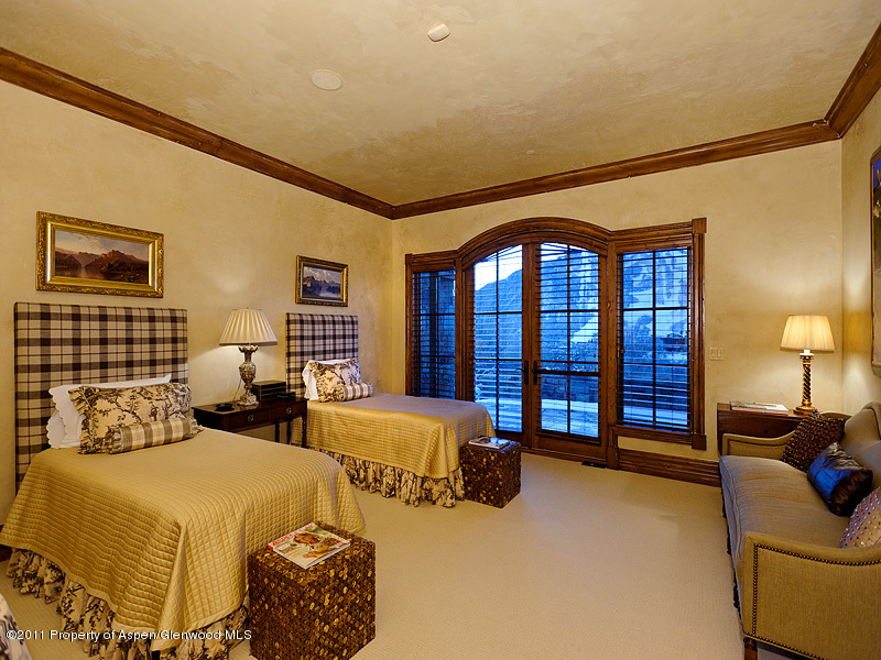 142 Wrights Road Aspen, CO 81612 - Photo 22 of 33 a bedroom with two beds and a couch
