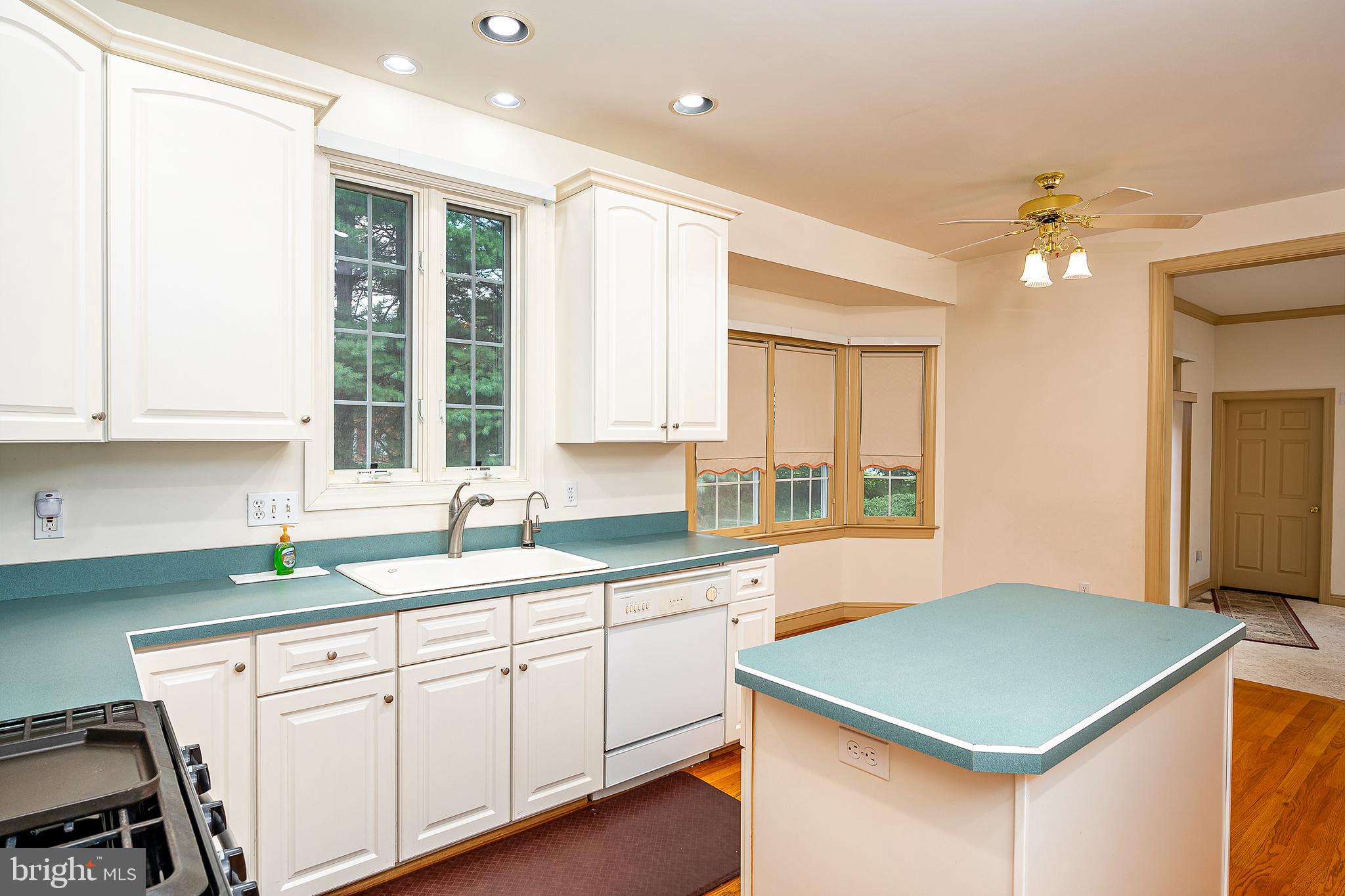 5311 Kerger Road Ellicott City, MD 21043 - Photo 14 of 40 Kitchen