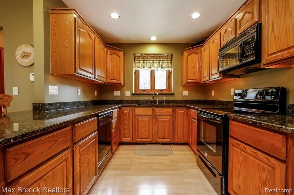 9701 Davisburg Road Clarkston, MI 48348 - Photo 12 of 42