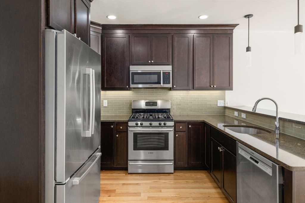 18 Robert Street, Unit 14 Boston, MA 02131 - Photo 5 of 24