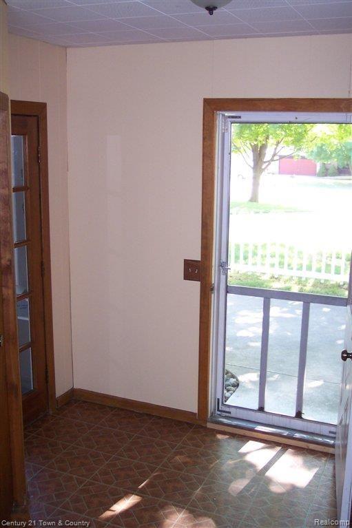 436 South Baldwin Road Oxford, MI 48371 - Photo 16 of 24 16-One of Two Foyers.JPG