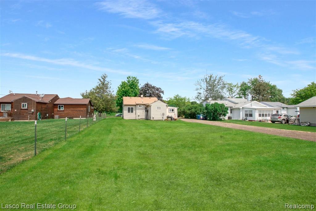 2323 West Ray Road Fenton, MI 48430 - Photo 3 of 18