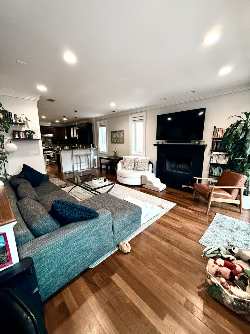 1037 West Monroe Street, Unit 2 Chicago, IL 60607 - Photo 3 of 11