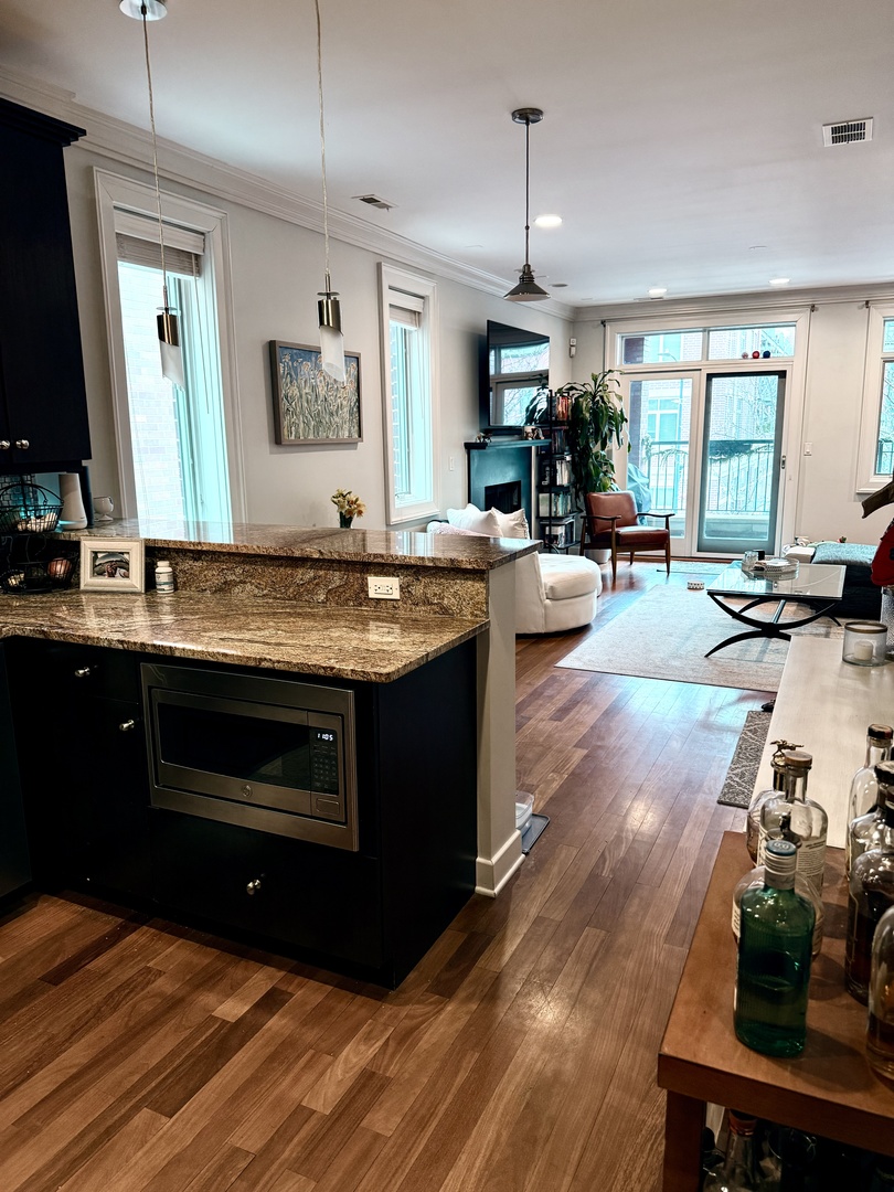 1037 West Monroe Street, Unit 2 Chicago, IL 60607 - Photo 5 of 11