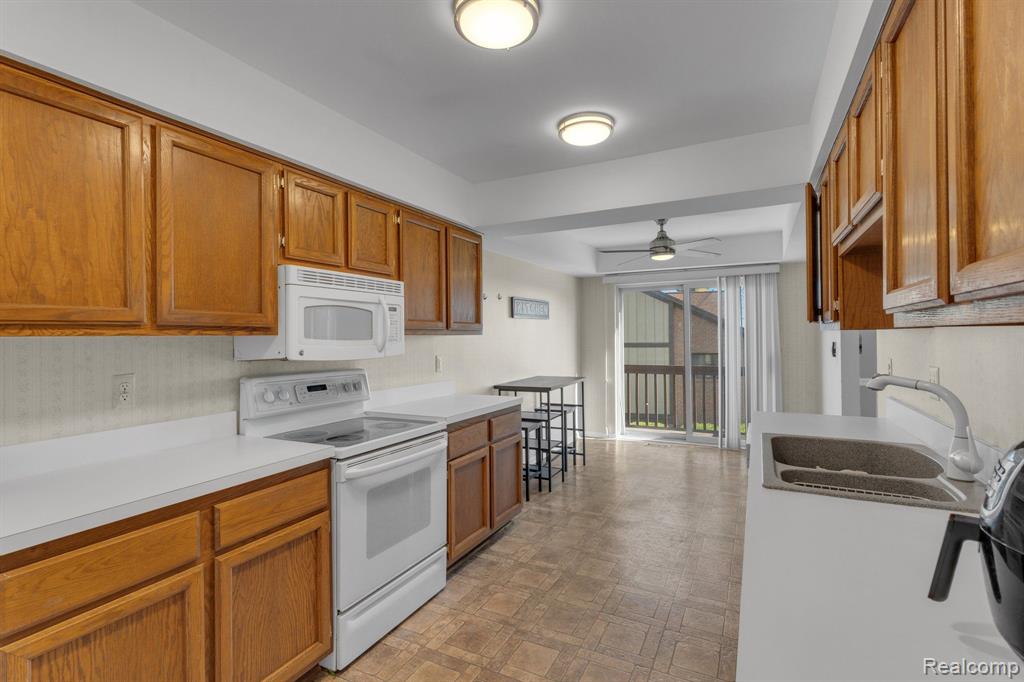 70 Meadow Wood Drive Rochester, MI 48307 - Photo 12 of 25