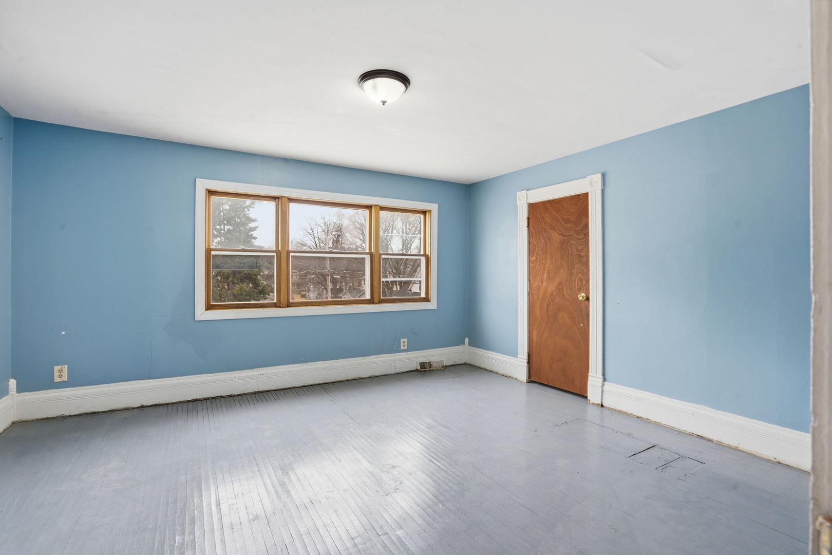 903 44th Street Rock Island, IL 61201 - Photo 14 of 28 an empty room with windows