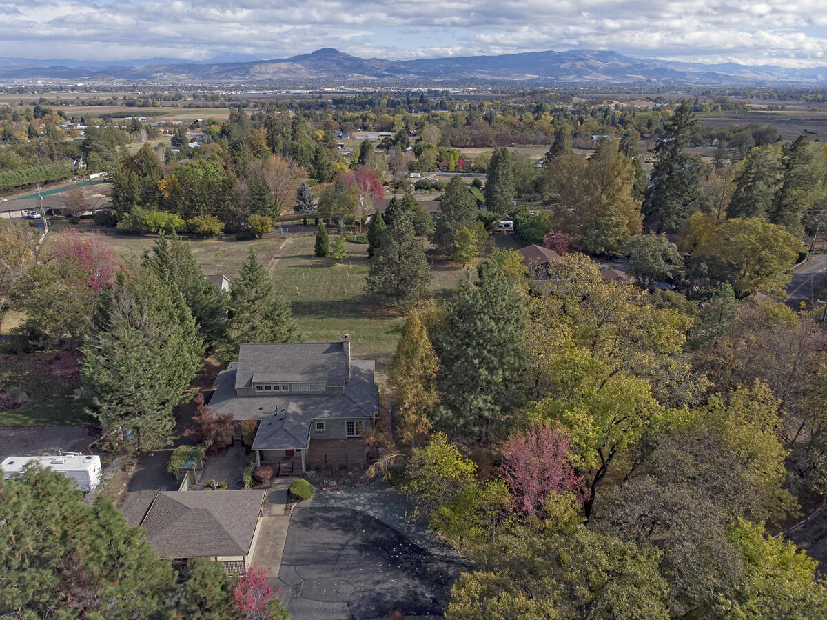 1800 Old Military Road Central Point, OR 97502 - Photo 6 of 49 15