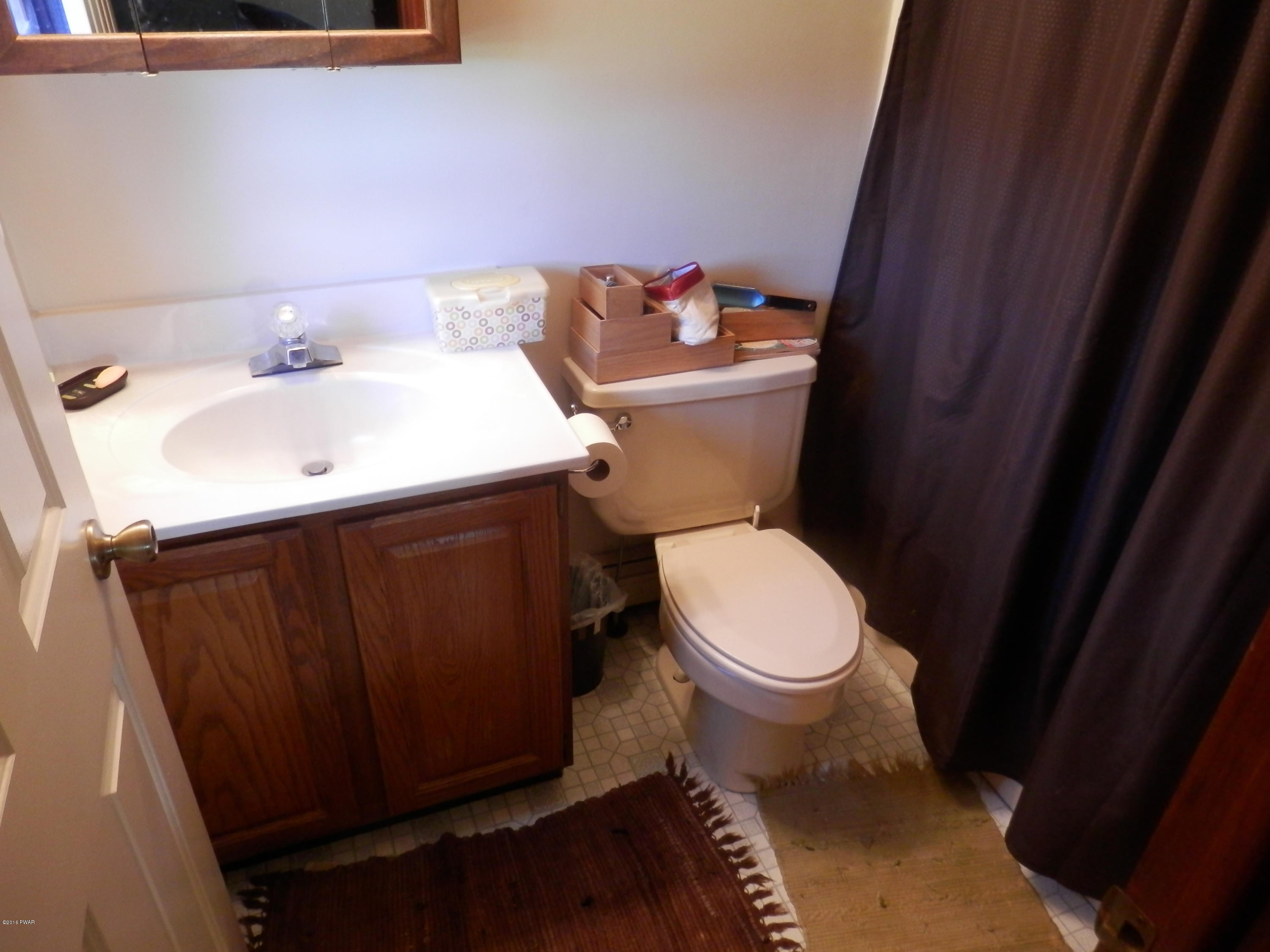 20 Cavage Road Waymart, PA 18472 - Photo 9 of 24 MASTER BATH