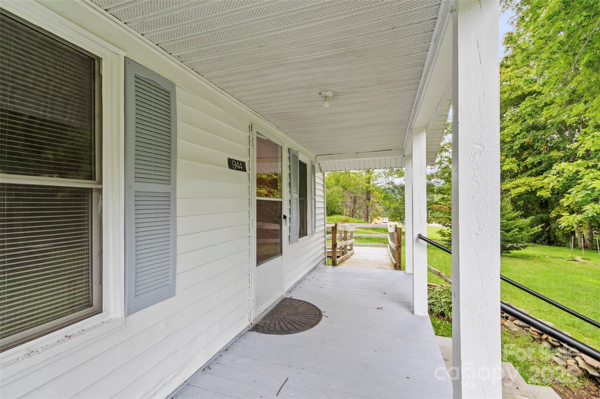 944 Georges Fork Road Burnsville, NC 28714 - Photo 4 of 20
