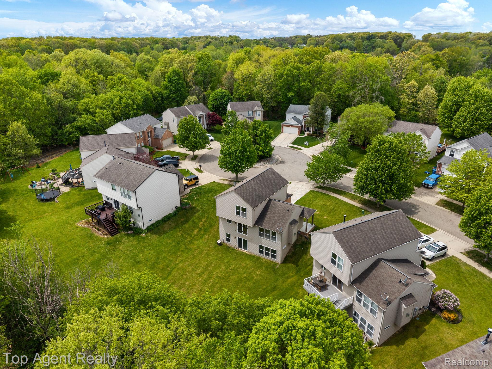 907 Deer Valley Road Holly, MI 48442 - Photo 37 of 44 34-web-or-mls-36_907 deer valley rd_035.jpg