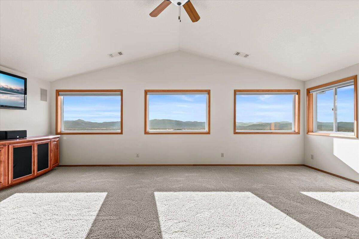 4002 Dry Creek Road Medford, OR 97504 - Photo 15 of 45