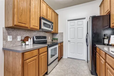 $380,000 | 252 Turnberry Lane, Lewisville, TX 75067