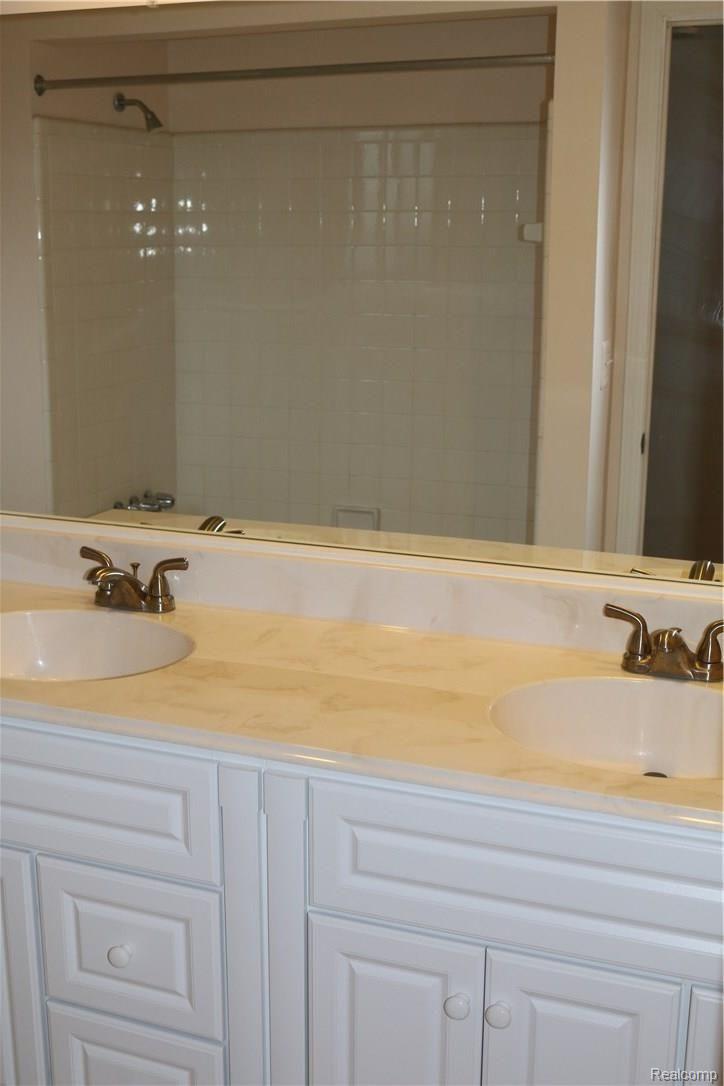7250 Iron Gate Road Canton, MI 48187 - Photo 26 of 42 IMG_1396.JPG