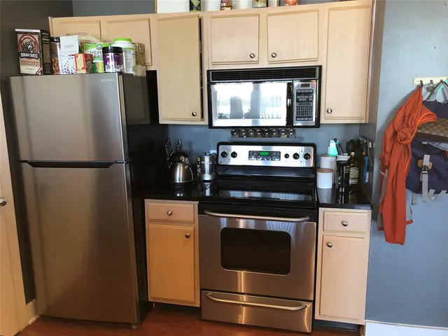 $1,325 | 2502 Live Oak Street, Unit 203, Dallas, TX 75204