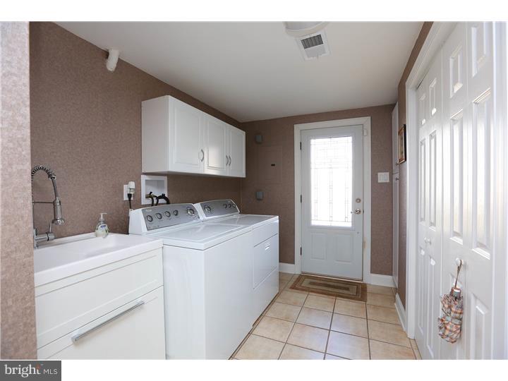 243 Byberry Road Philadelphia, PA 19116 - Photo 5 of 21 Gallery Image 5