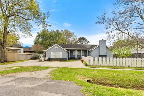 $420,000 | 8250 Jefferson Highway, Harahan, LA 70123