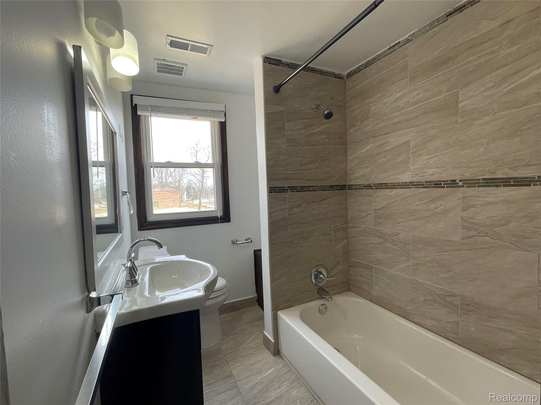 5565 Chicago Road Warren, MI 48092 - Photo 17 of 17 IMG_3825.jpg