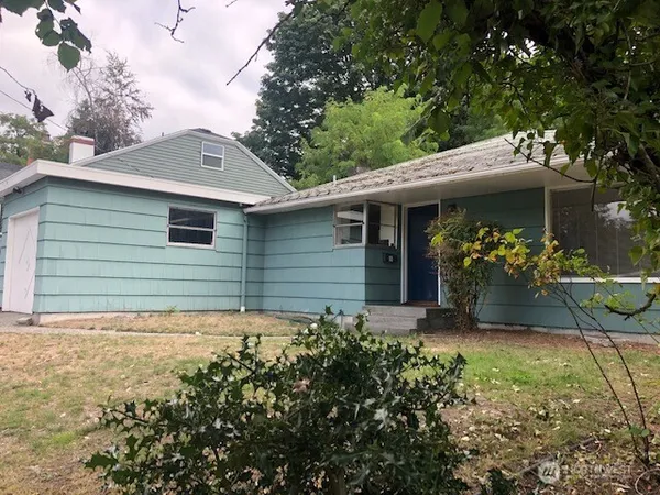 $3,000 | 5518 25th Avenue Northeast, Seattle, WA 98105