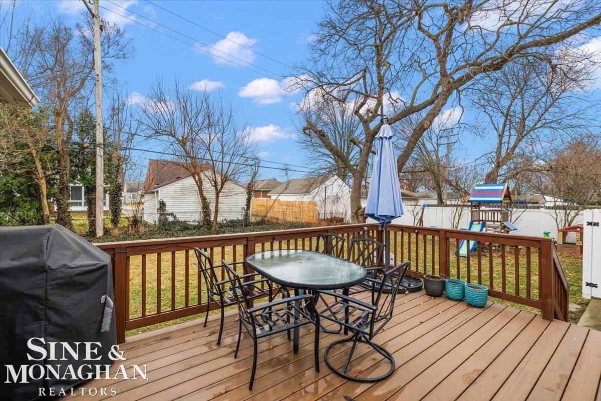 2207 Hawthorne Road Grosse Pointe Woods, MI 48236 - Photo 37 of 42