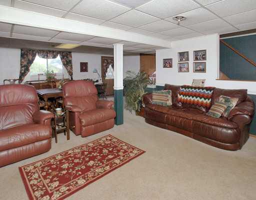 996 Renton Road Plum, PA 15239 - Photo 11 of 18 Den/Family/Great Room.