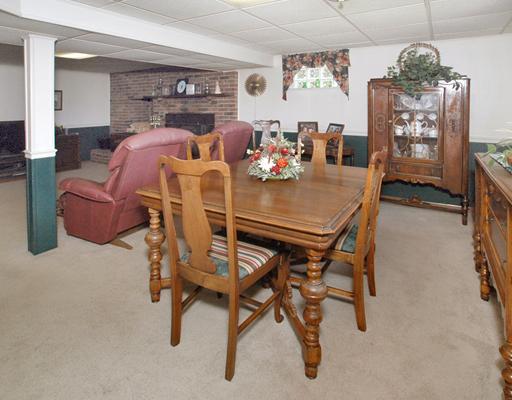 996 Renton Road Plum, PA 15239 - Photo 12 of 18 Den/Family/Great Room.