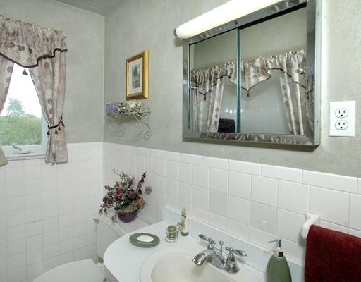 996 Renton Road Plum, PA 15239 - Photo 16 of 18 Full Bath.