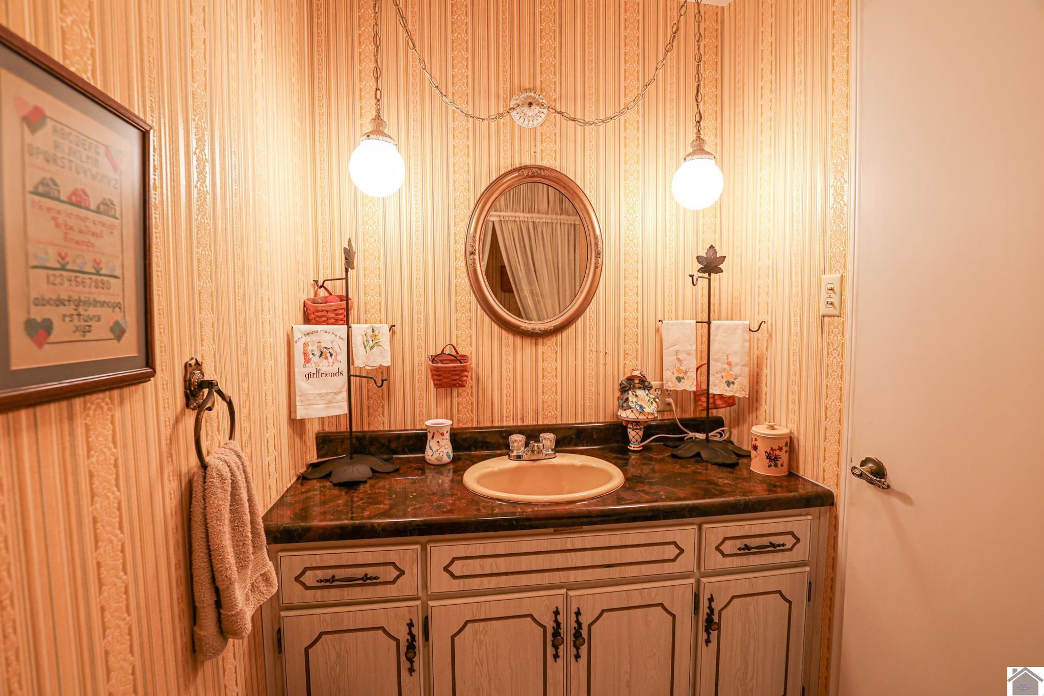 530 Canary Road Paducah, KY 42001 - Photo 33 of 39 Guest Bathroom