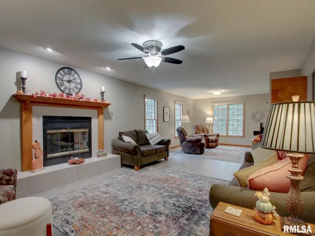 $429,900 | 2834 Glenview Drive, Quincy, IL 62305