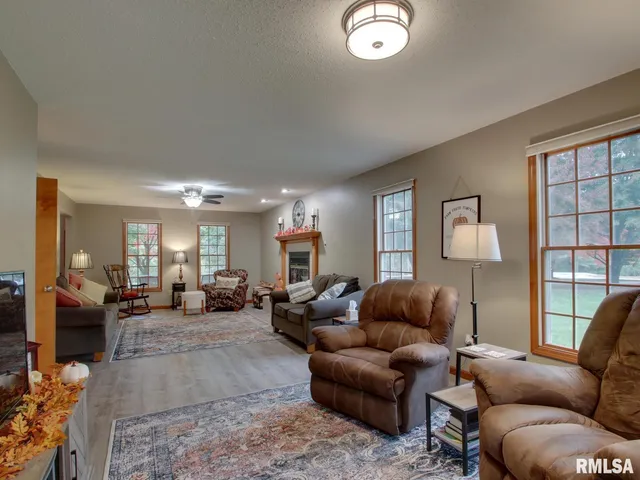 $429,900 | 2834 Glenview Drive, Quincy, IL 62305