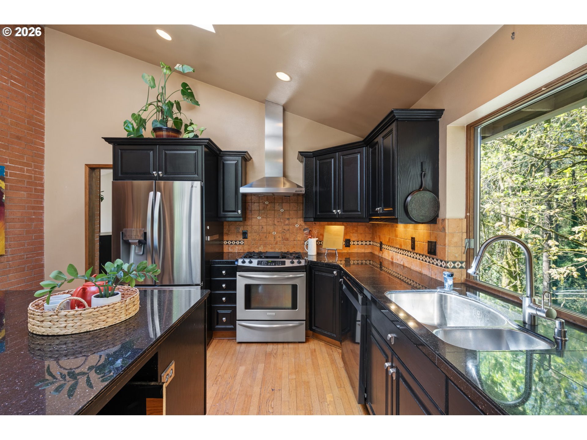 2637 Southwest Patton Court Portland, OR 97201 - Photo 10 of 34