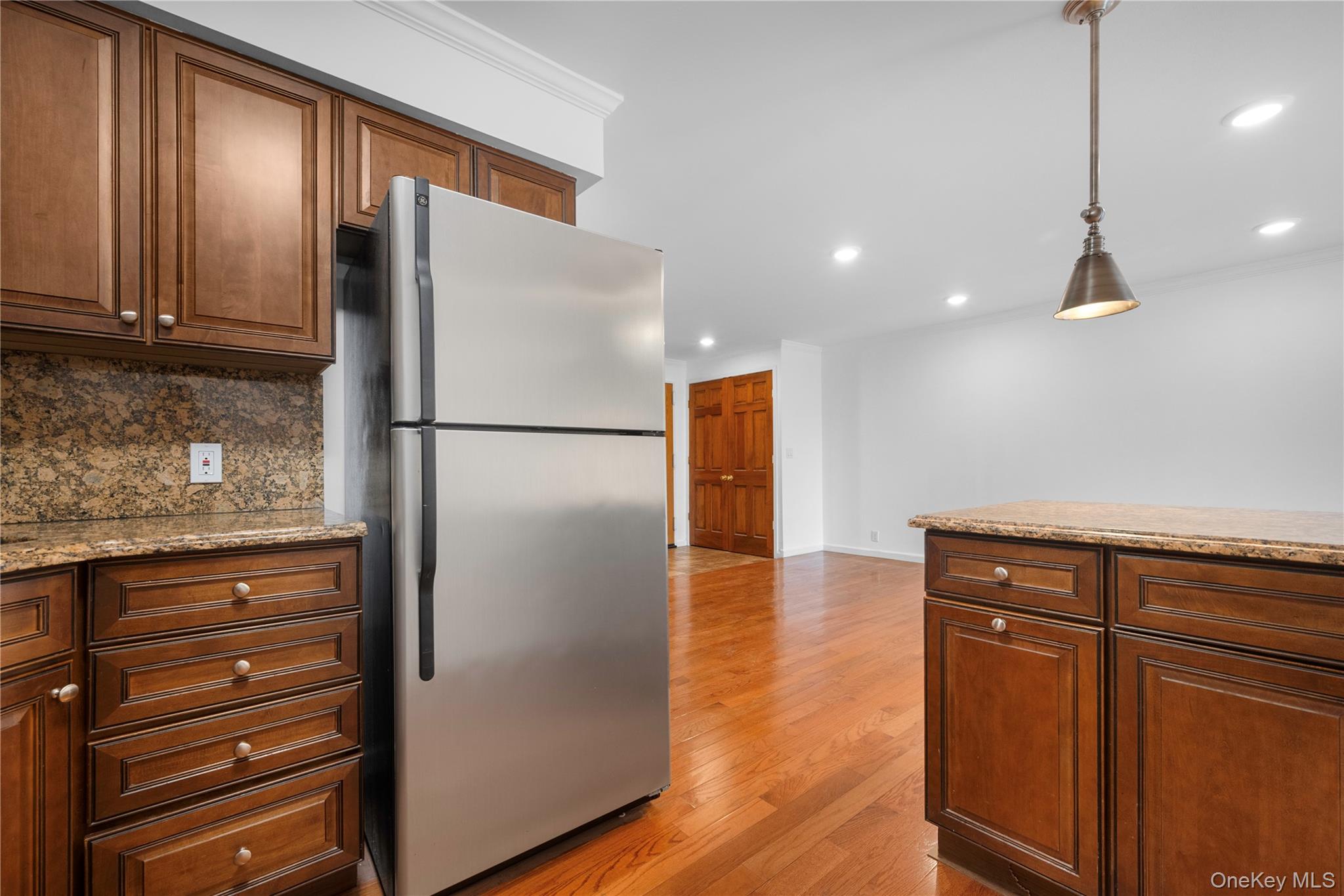 141 Great Neck Road, Unit 2G Great Neck, NY 11021 - Photo 14 of 38
