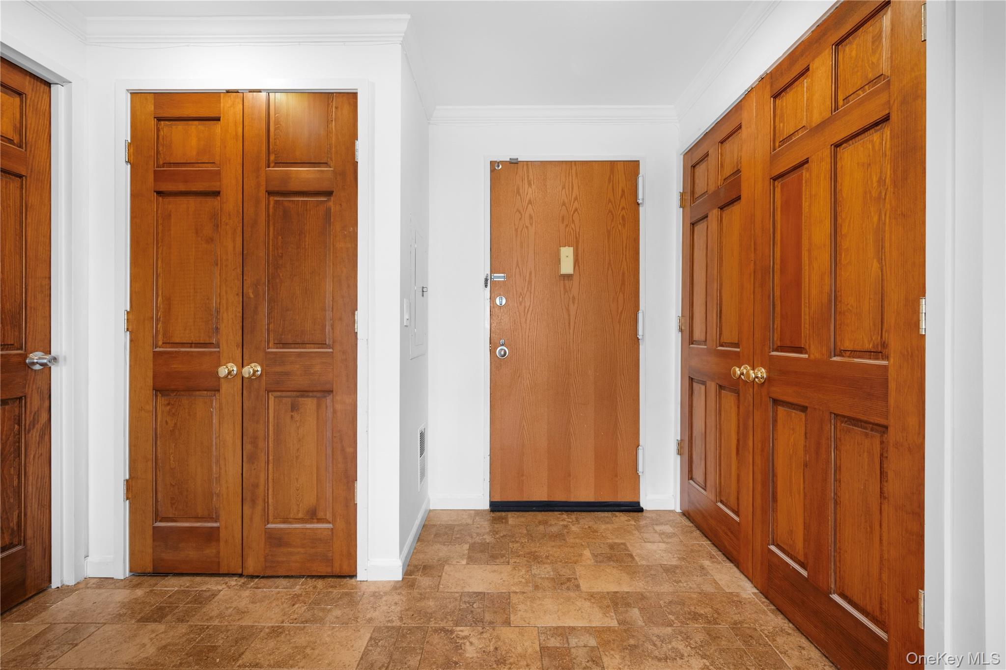 141 Great Neck Road, Unit 2G Great Neck, NY 11021 - Photo 5 of 38