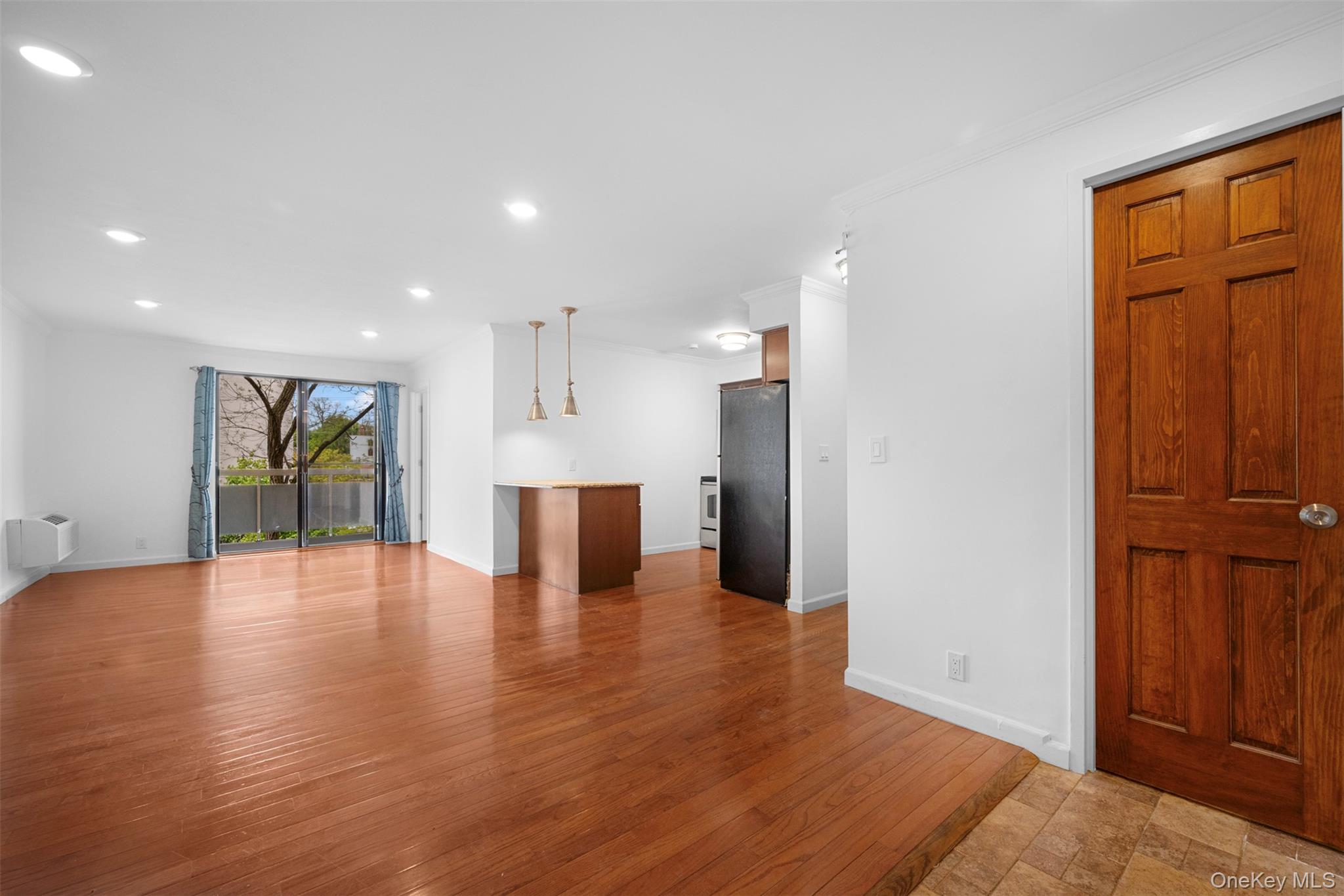 141 Great Neck Road, Unit 2G Great Neck, NY 11021 - Photo 6 of 38