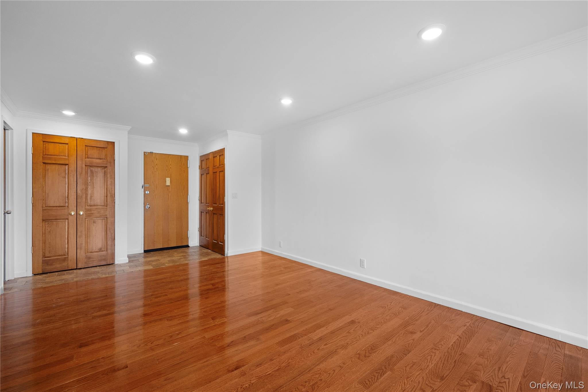 141 Great Neck Road, Unit 2G Great Neck, NY 11021 - Photo 8 of 38
