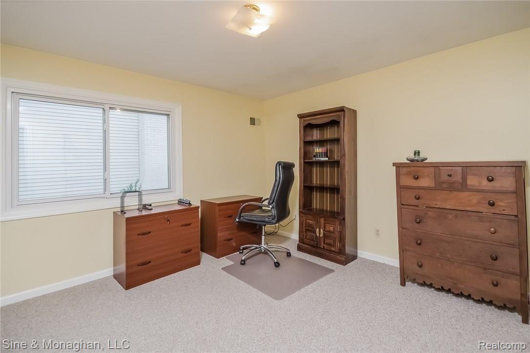 1396 Audubon Road Grosse Pointe, MI 48230 - Photo 25 of 37 025-Bedroom-2149131-medium.jpg