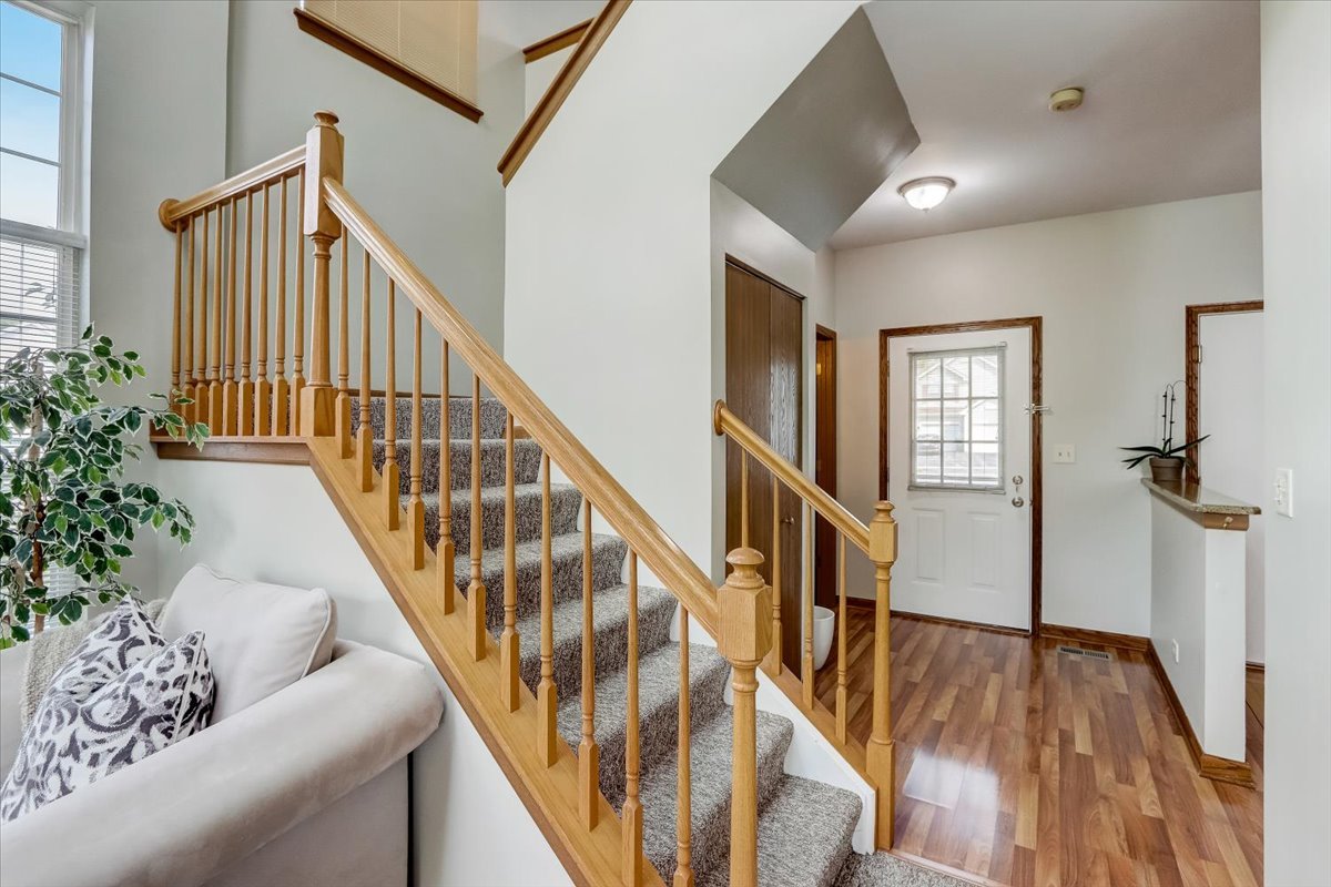 17811 Braewick Road Gurnee, IL 60031 - Photo 4 of 35