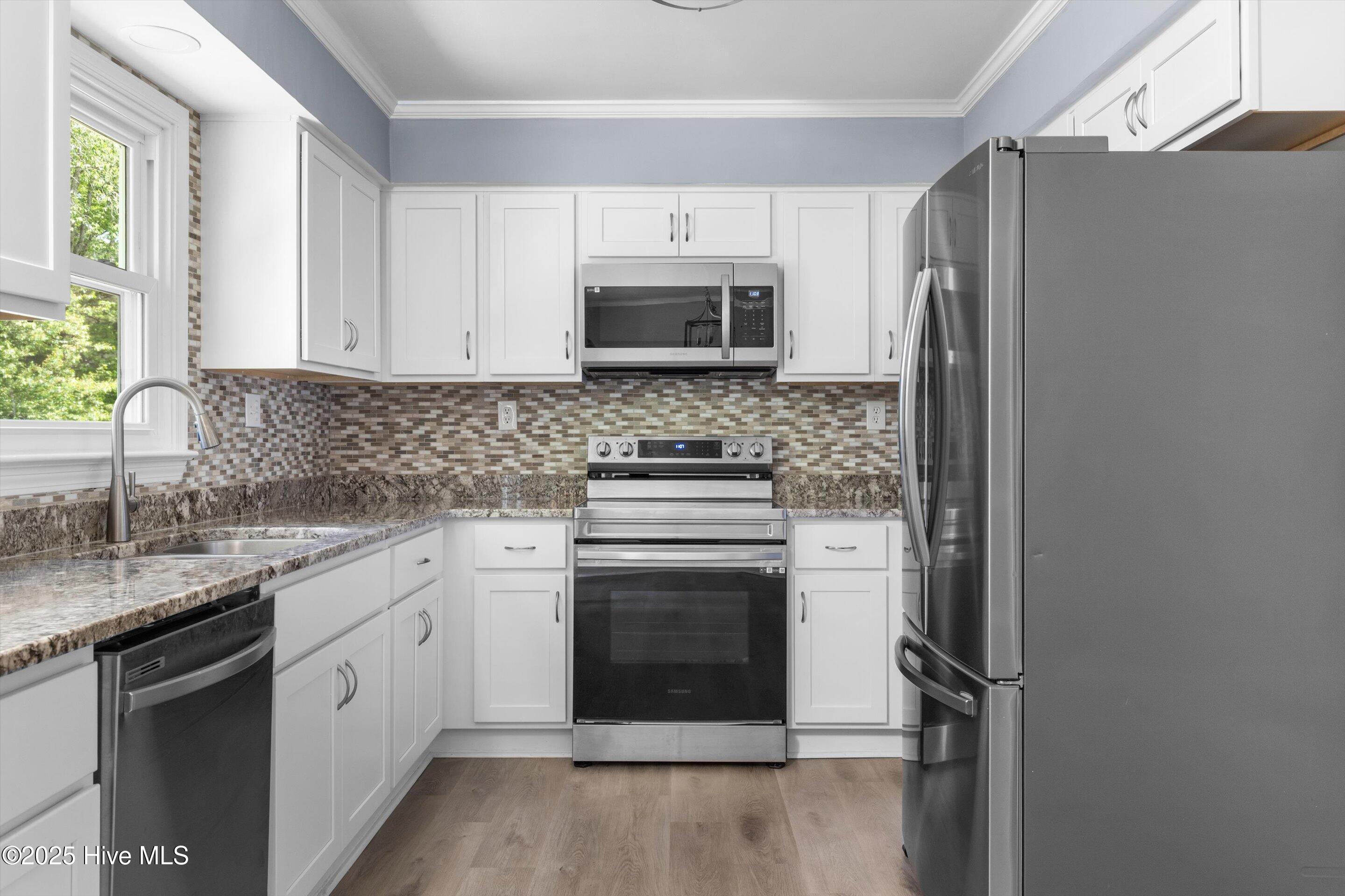 169 Launch Landing Road Moyock, NC 27958 - Photo 8 of 31 Kitchen