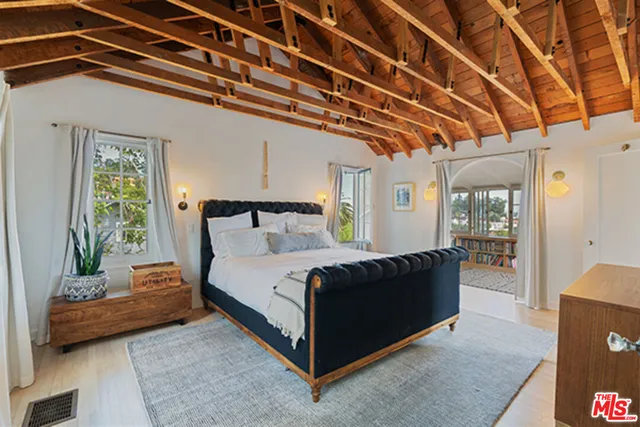 $18,000 | 6402 Ivarene Avenue, Los Angeles, CA 90068