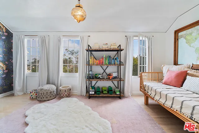 $18,000 | 6402 Ivarene Avenue, Los Angeles, CA 90068