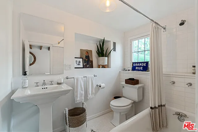 $18,000 | 6402 Ivarene Avenue, Los Angeles, CA 90068