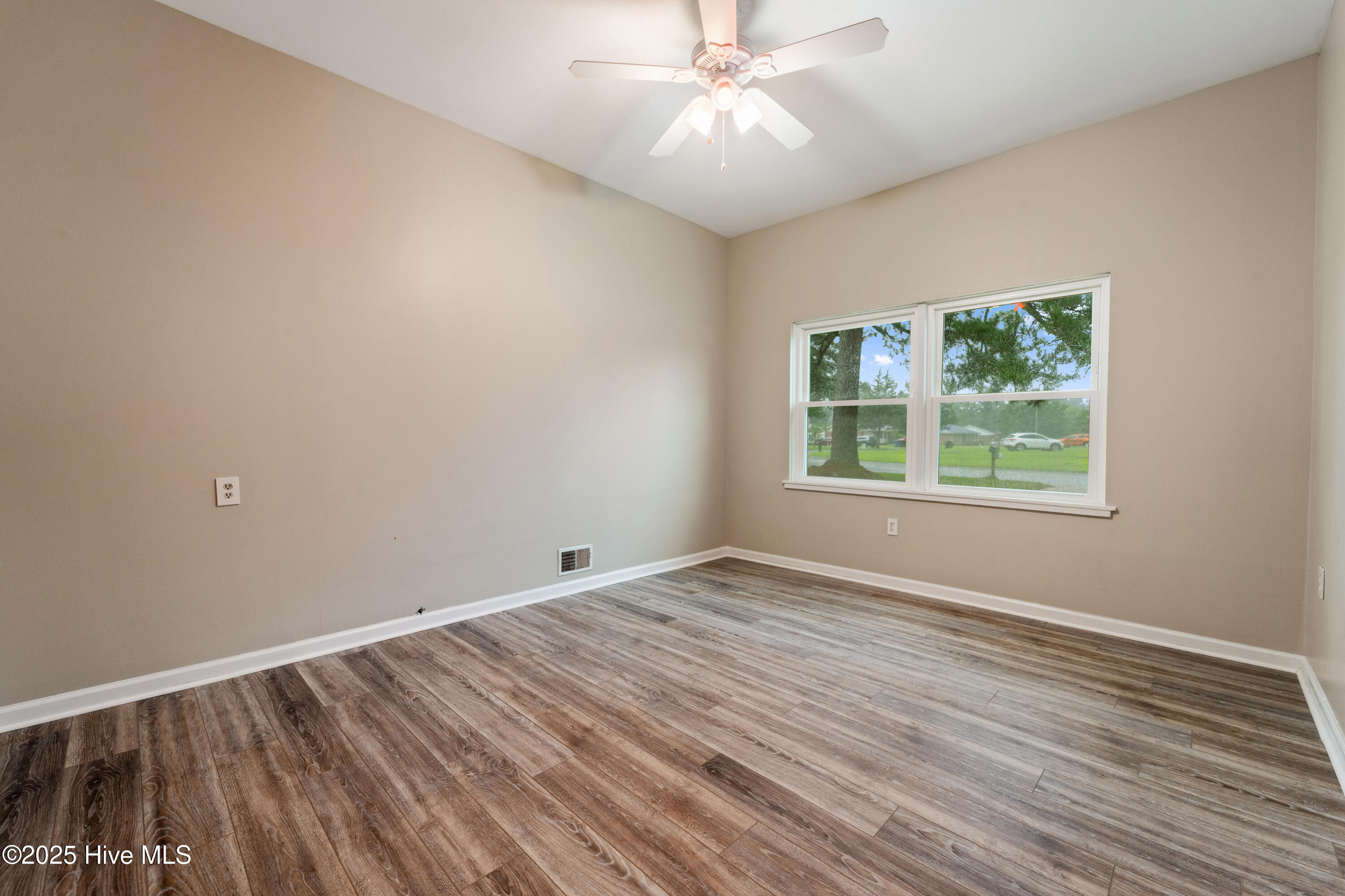 125 Linda Loop Jacksonville, NC 28546 - Photo 9 of 22 Bonus Room