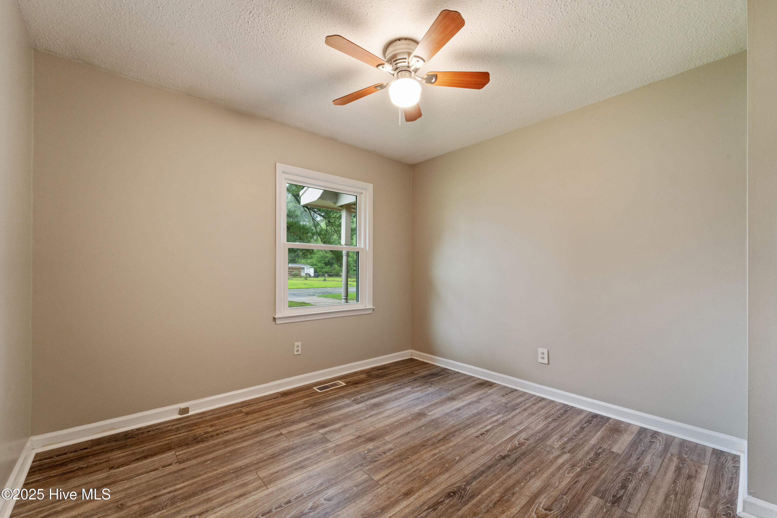 125 Linda Loop Jacksonville, NC 28546 - Photo 10 of 22 Bedroom 2