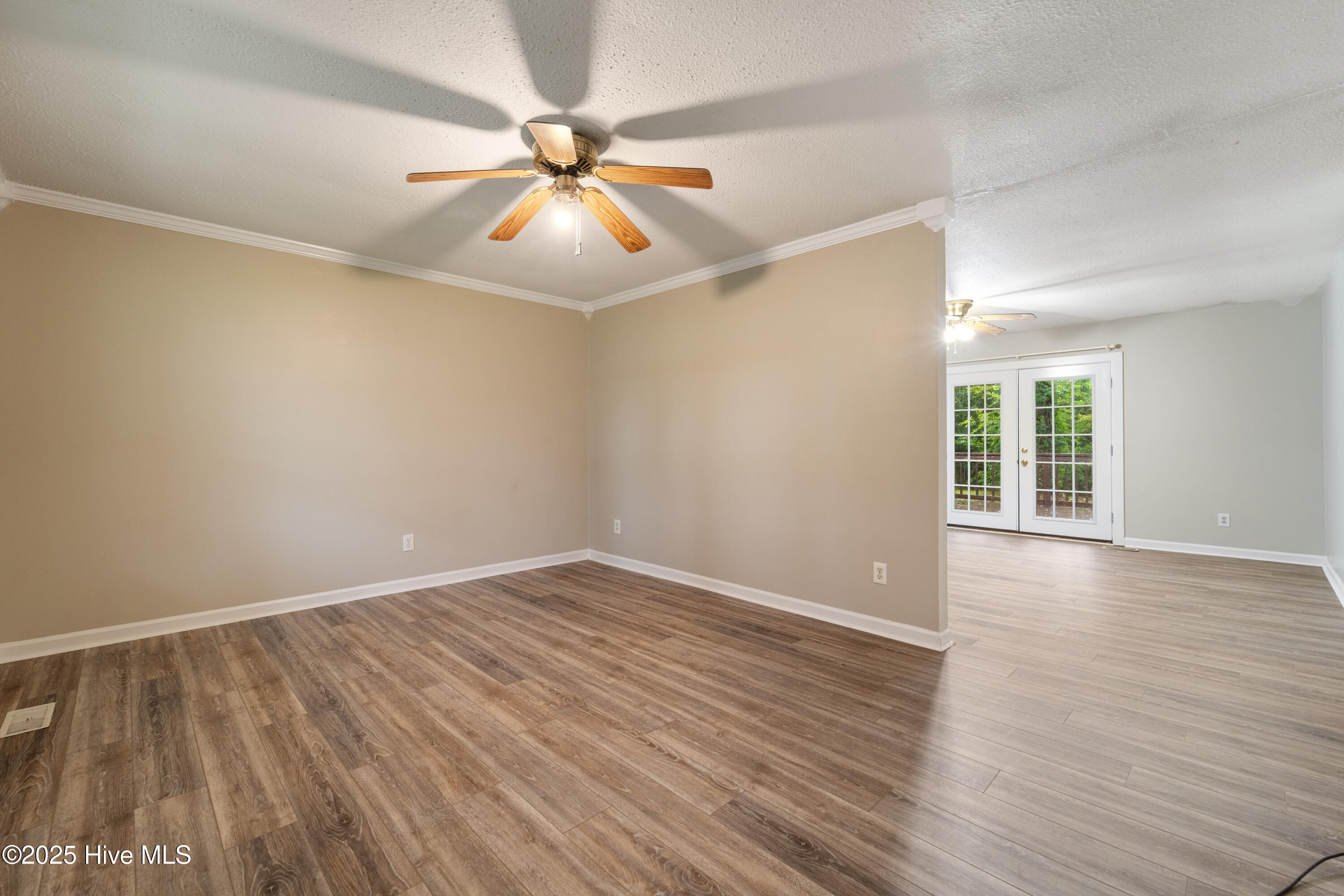 125 Linda Loop Jacksonville, NC 28546 - Photo 3 of 22 Living Room