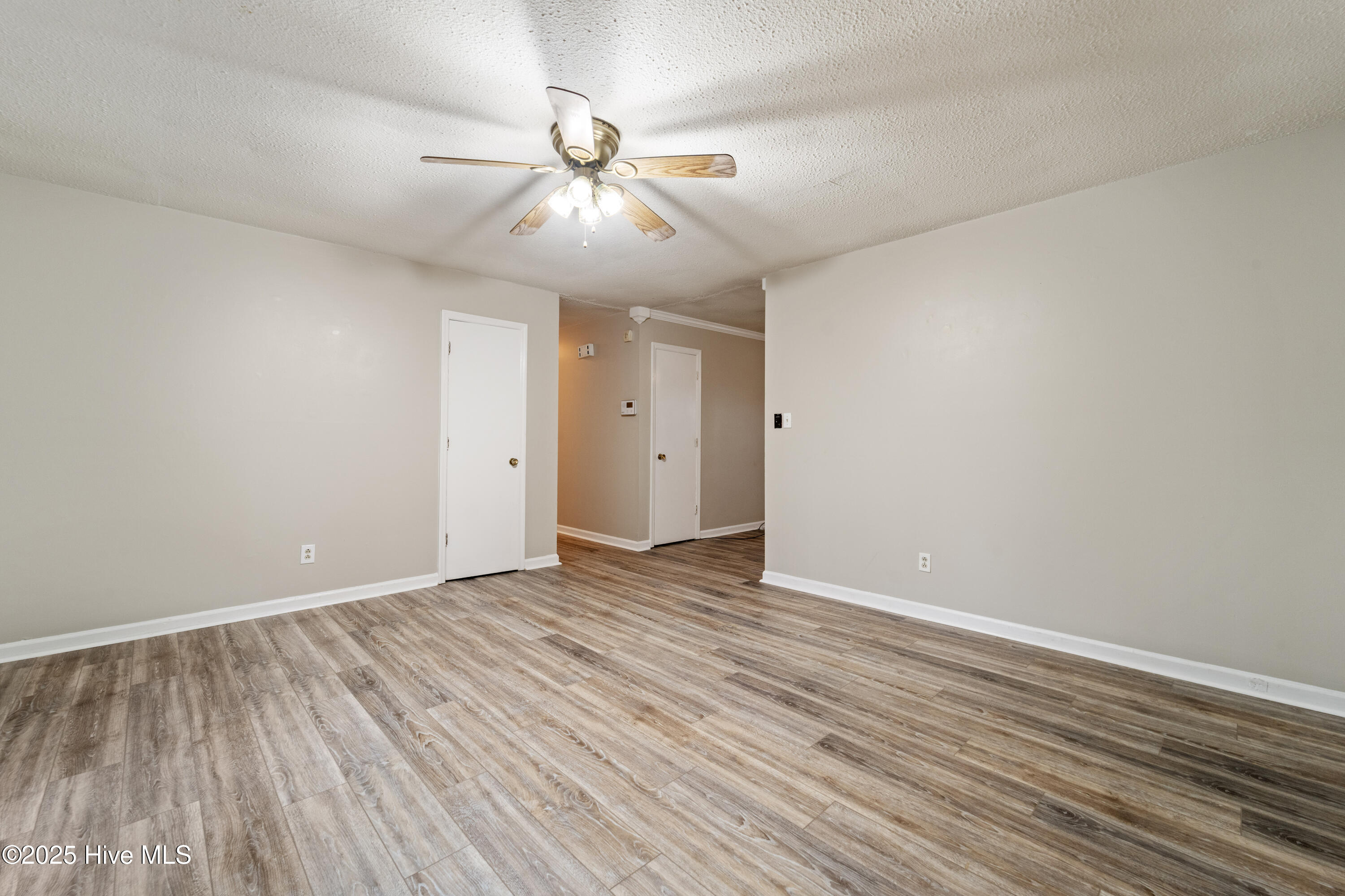 125 Linda Loop Jacksonville, NC 28546 - Photo 6 of 22 Living Room