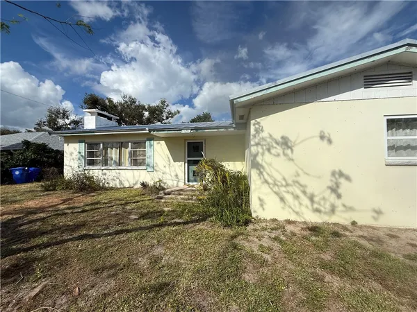 $2,200 | 925 Tropic Drive, Vero Beach, FL 32963