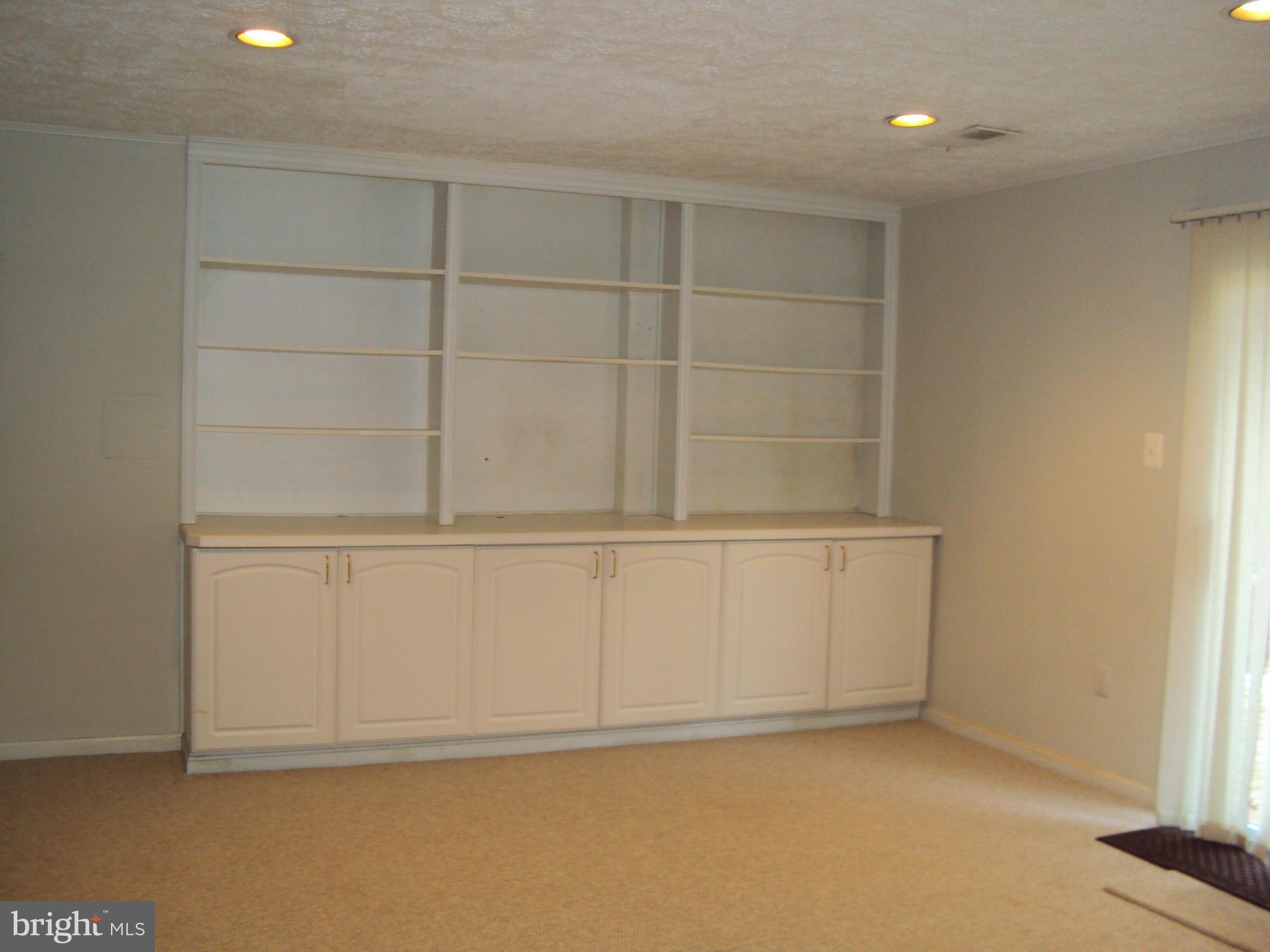 9322 Winbourne Road Burke, VA 22015 - Photo 11 of 24 Family Room